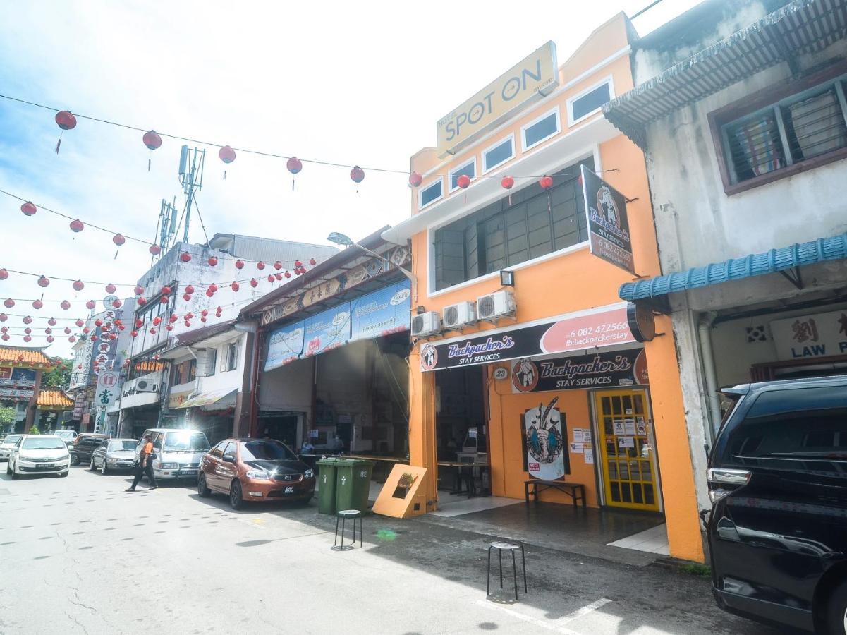 Spot On 89886 Backpacker'S Stay Services Kuching Exterior foto