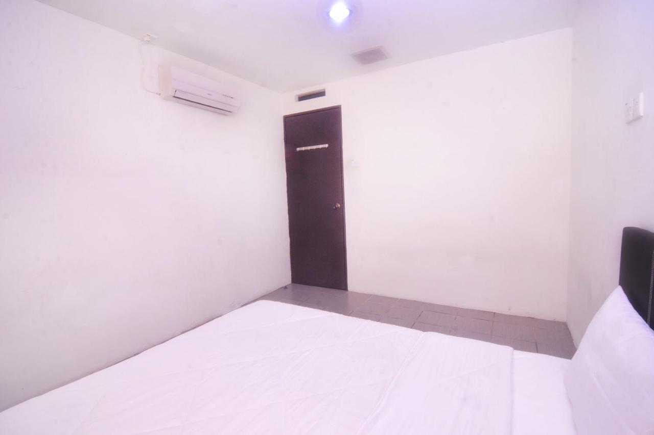 Spot On 89886 Backpacker'S Stay Services Kuching Exterior foto