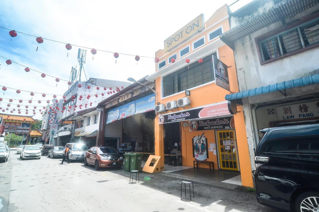 Spot On 89886 Backpacker'S Stay Services Kuching Exterior foto