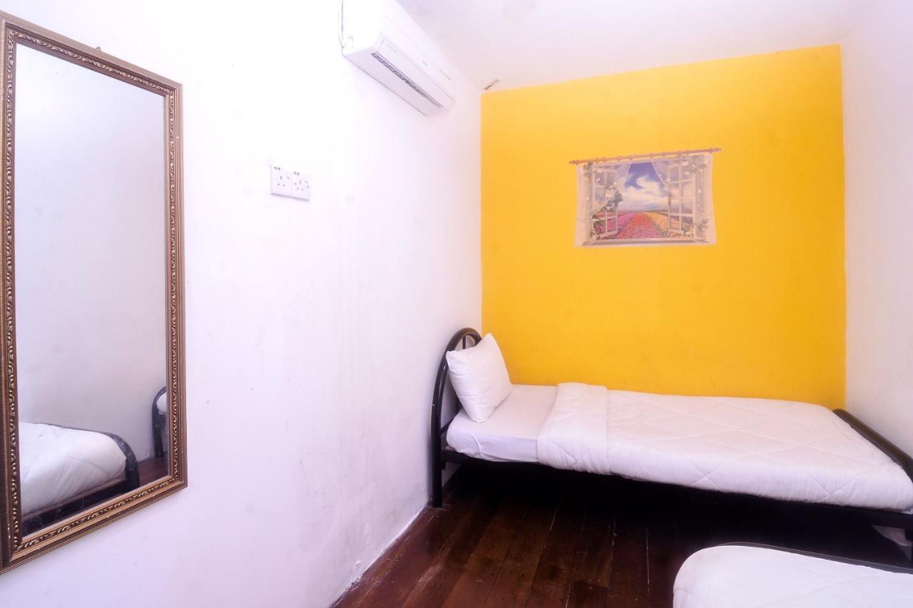 Spot On 89886 Backpacker'S Stay Services Kuching Exterior foto