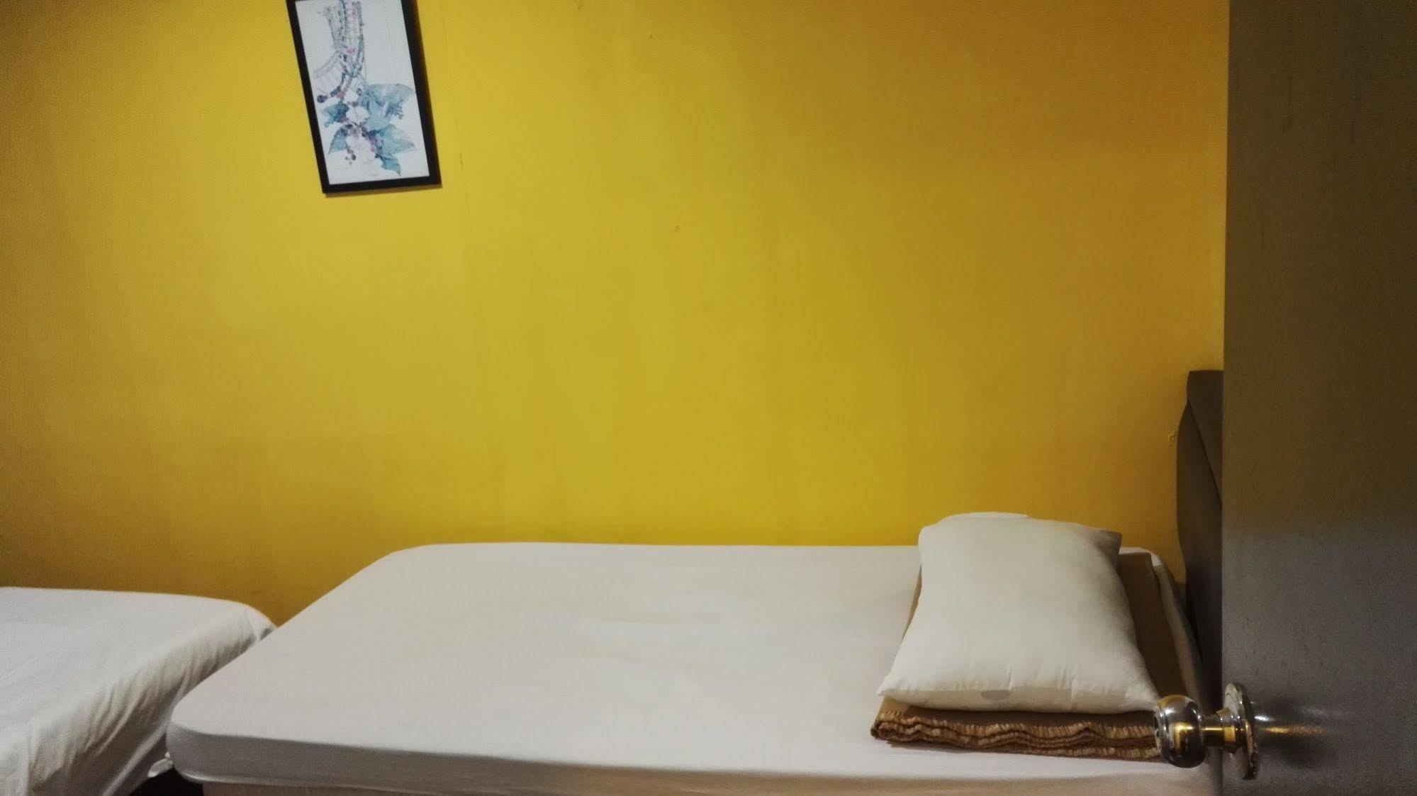 Spot On 89886 Backpacker'S Stay Services Kuching Exterior foto