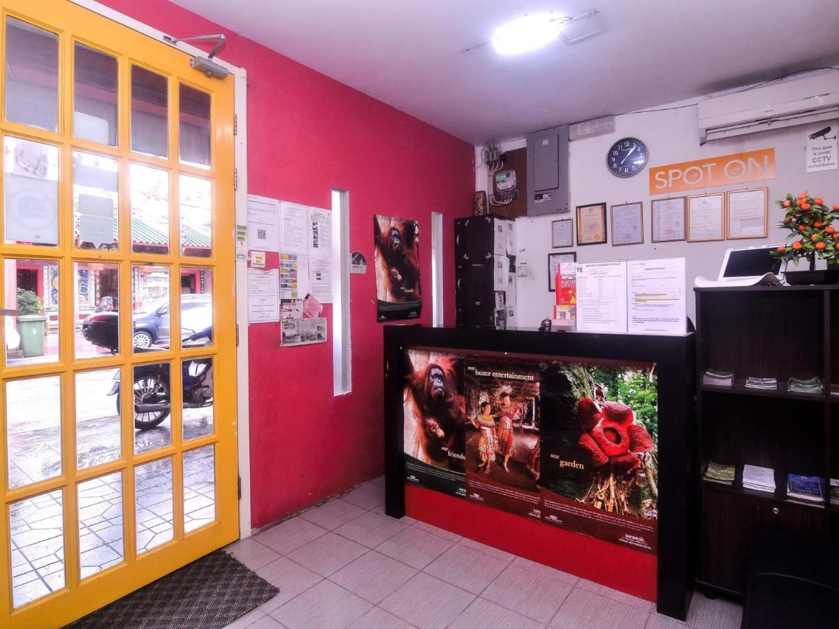 Spot On 89886 Backpacker'S Stay Services Kuching Exterior foto